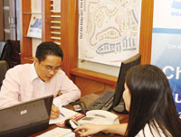 Chạy đua kéo tỷ trọng dư nợ phi sản xuất về 22